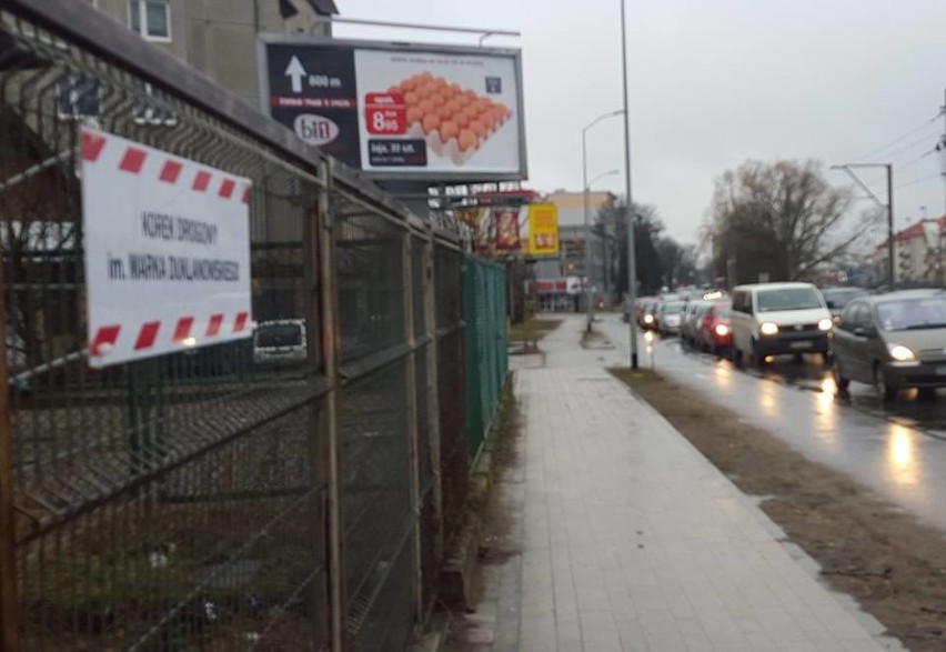 "Korek im. Marka Duklanowskiego". Mieszkańcy powiesili znak i protestują