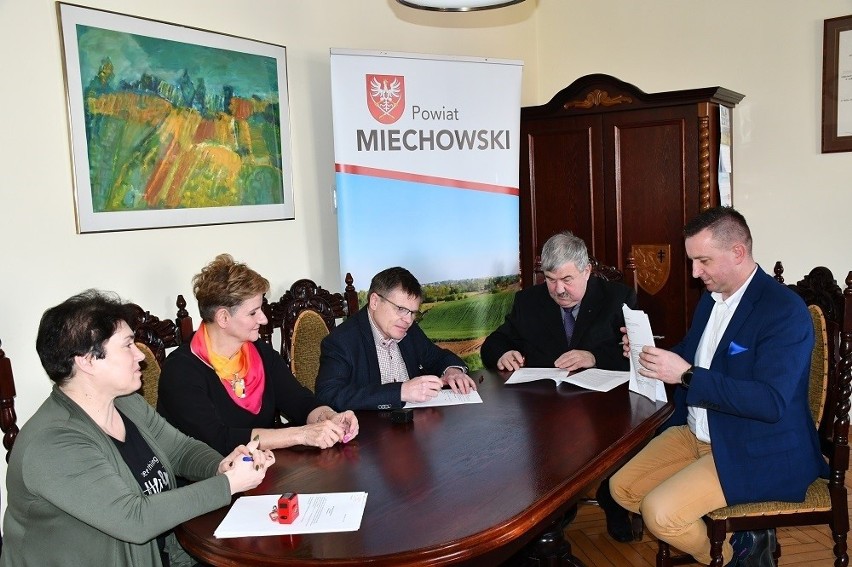 Miechów. Rusza przebudowa boiska przy Zespole Szkół nr 2