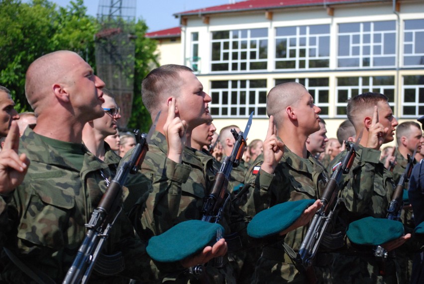 Kształci żołnierzy dla potrzeb sił powietrznych, wojsk...