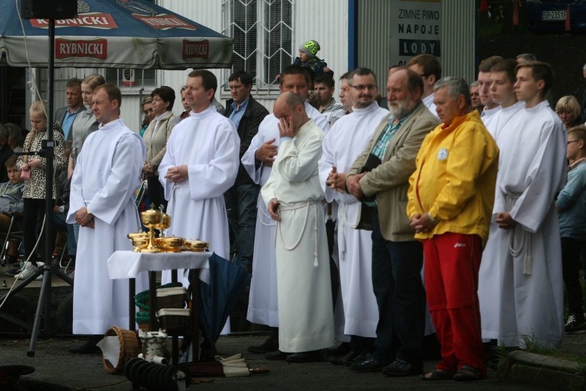 Msza na wodzie i skandaliczny stan ośrodka Koga Kotwica