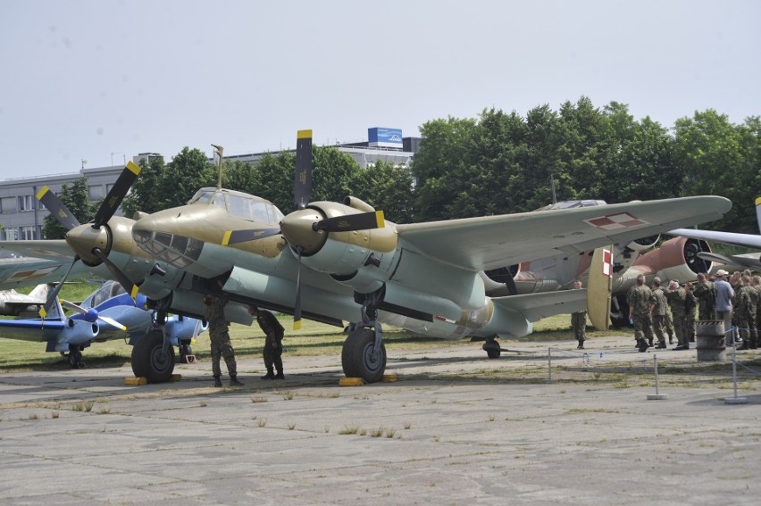 Kraków. Remont zabytkowego hangaru to okazja, by zobaczyć samoloty w niecodziennej scenerii [ZDJĘCIA]