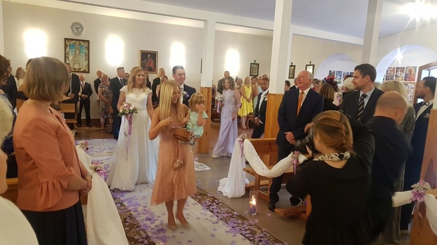 Dziennikarka Iwona Sabat wydała córkę za mąż. Jak wyglądał międzynarodowy ślub? [ZDJĘCIA] 