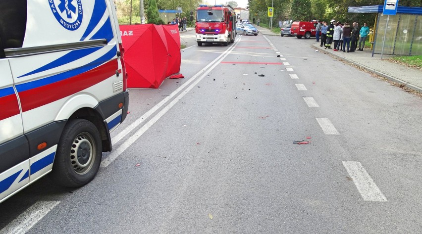 Wypadek w Piotrkowicach Małych. Motocyklista zginął w zderzeniu z samochodem osobowym [AKTUALIZACJA]