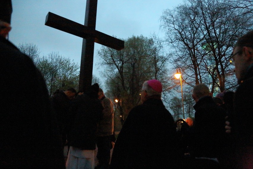 Uczestnicy Drogi Krzyżowej w Katowicach spotkają się o...