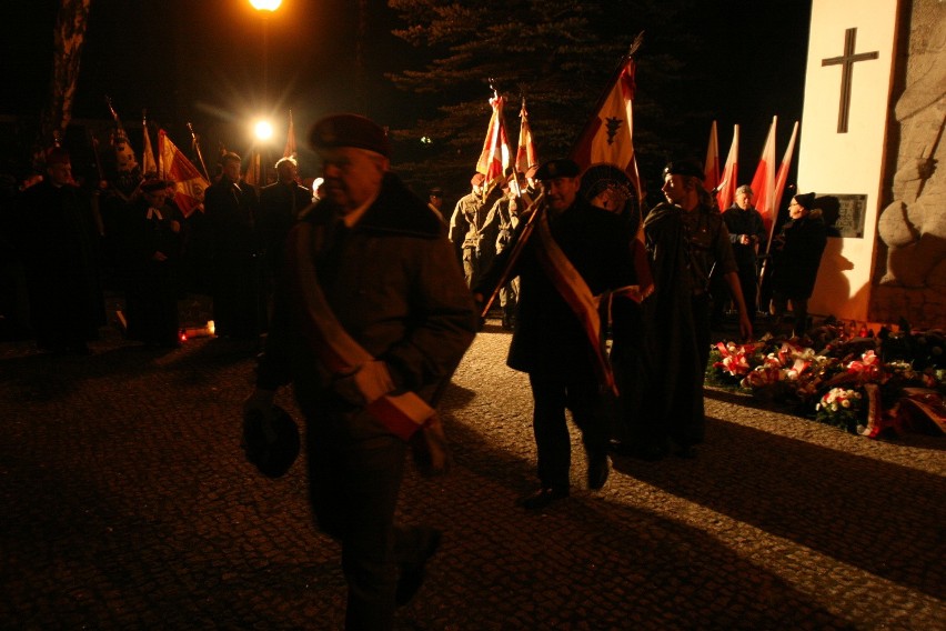 Święto Niepodległości w Bielsku-Białej: Apel Poległych na cmentarzu Wojska Polskiego