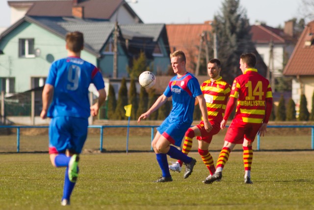 2016-04-02  bialystok ks wasilkow jagiellonia ii ii liga  fot wojciech wojtkielewicz /kurier poranny, gazeta wspolczesna/ polska press