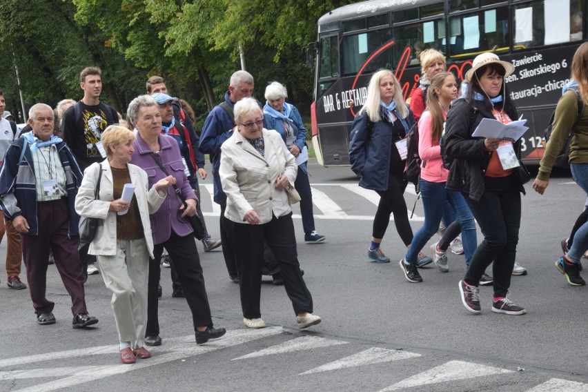 Zawierciańska Piesza Pielgrzymka idzie na Jasną Górę ZDJĘCIA