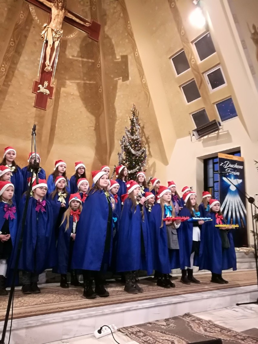 Koncert Kolęd i Pastorałek Chóru Szkoły Podstawowej numer 8 w Kielcach [ZDJĘCIA]