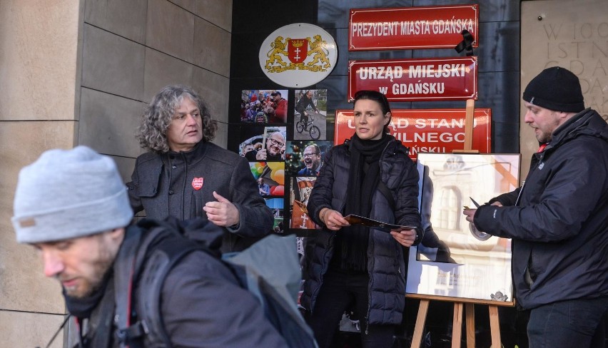 Urząd Miejski w Gdańsku. Akcja trójmiejskich fotoreporterów...