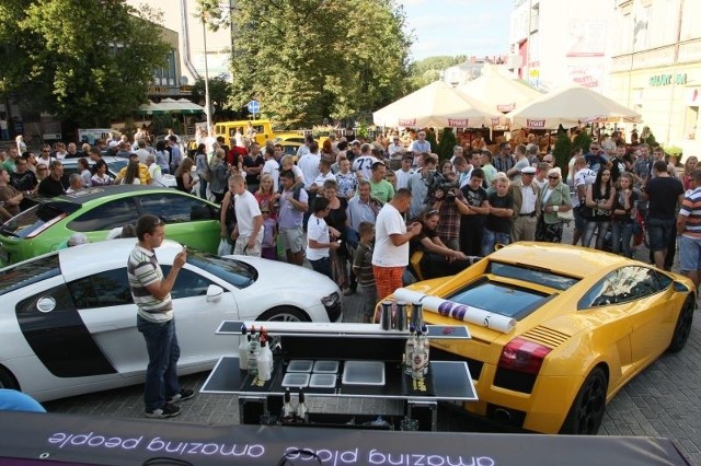 Supersportowe auta zwabiły wielu kielczan na ulicę Sienkiewicza.