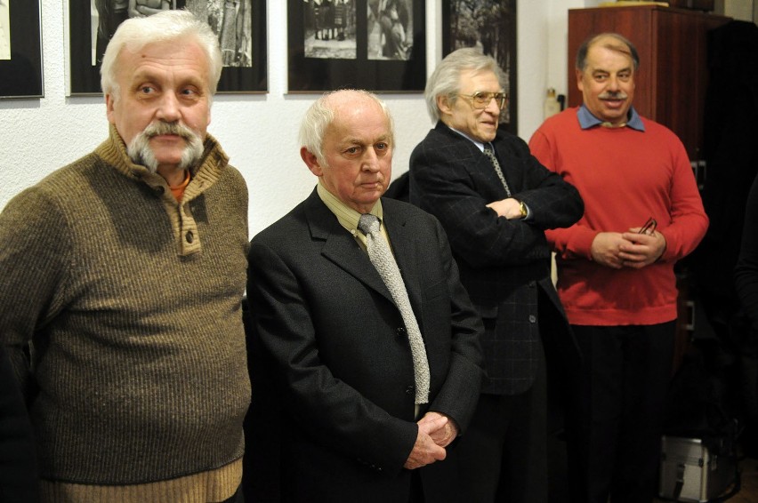 O fotografii Mirosława Dygały ( drugi z lewej) mówił Leszek...