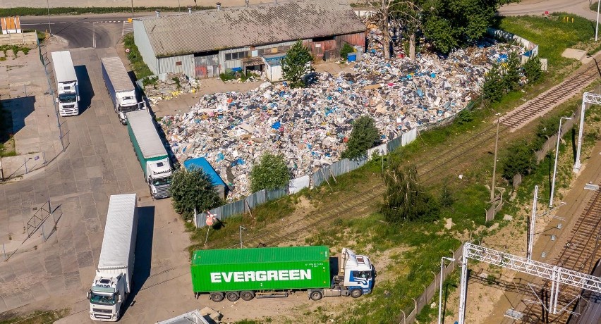 Nielegalne składowisko odpadów w Gdańsku. Wojewódzki...