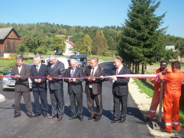 Uroczyste otwarcie przebudowanej drogi Iskań &#8211; Jawornik Ruski.