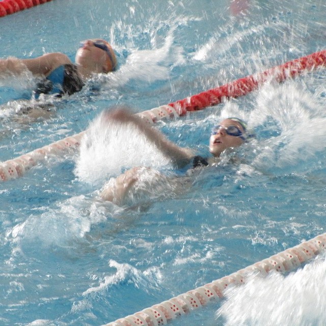 Mimo, iż były to pierwsze zawody w pływaniu, ostrowscy uczniowie radzili sobie bardzo dobrze.