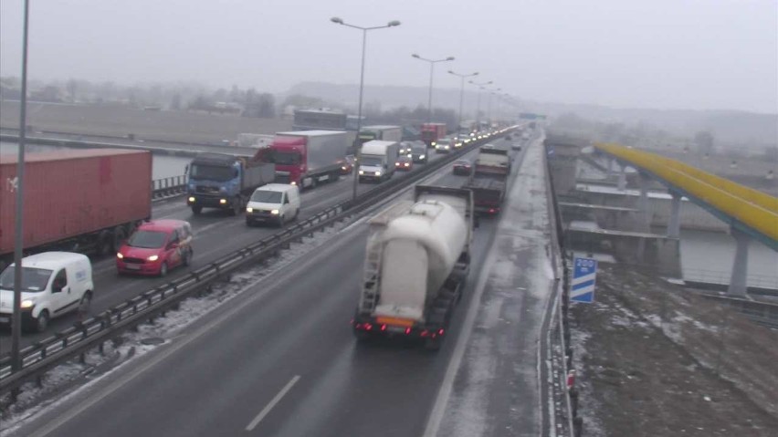 Pożar ciężarówki na A4. Utrudnienia na autostradowej obwodnicy Krakowa