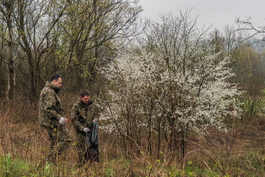 Zbieranie śmieci, akcja krwiodawstwa, marsz rodzinny – aktywny jubileusz Strzelca [ZDJĘCIA]