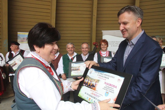 Zespół Pieśni i Tańca Sorbin z Sorbina w gminie Bliżyn w kategorii zespołów pieśni i tańca zajął pierwsze miejsce.