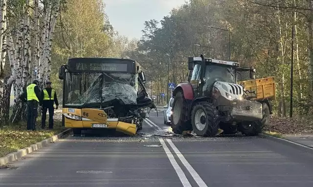 Zderzenie traktora z autobusem miejskim w Gliwicach