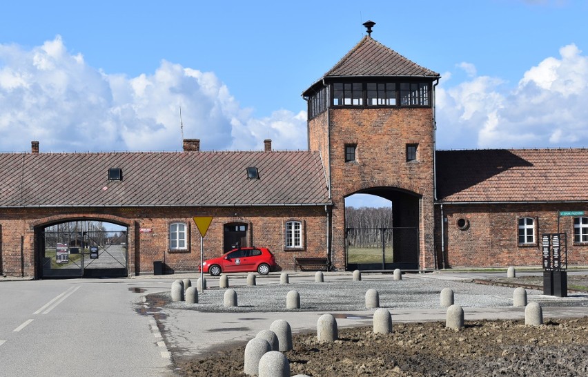 Tak pusto było przed Bramą Śmierci w Brzezince było przez...