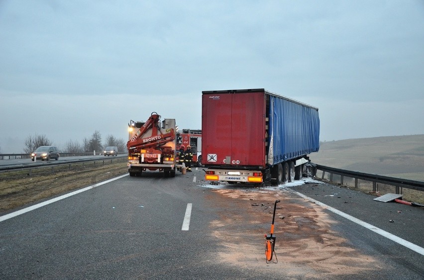 Śmiertelny wypadek na A4. Autostrada w stronę Krakowa odblokowana [ZDJĘCIA]
