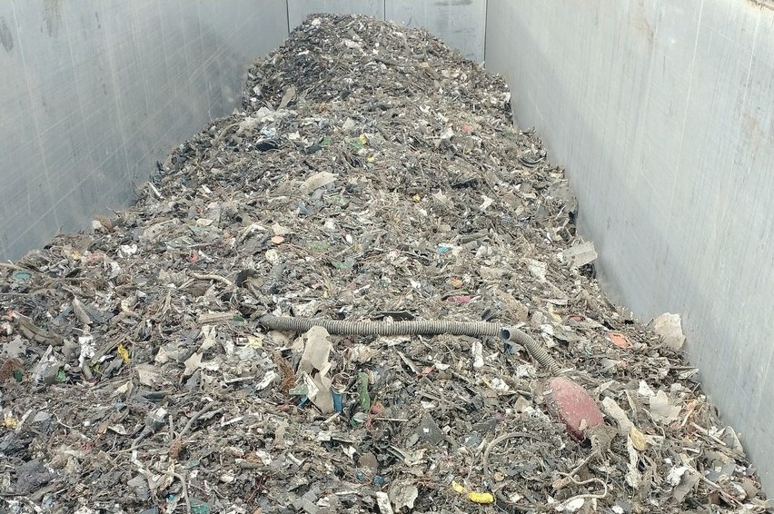 Augustów. Nielegalny transport 25 ton odpadów komunalnych zatrzymany przez KAS