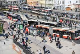 Dlaczego zatoczka autobusowa przy Forum Gdańsk nie spełnia swojego zadania? "Każdy każdego blokuje"