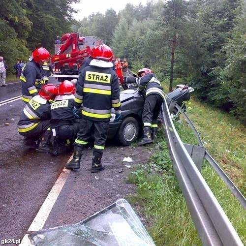 Strażacy na miejscu dzisiejszego wypadku na krajowej 11. Zdjęcie przysłał nam nasz internauta.