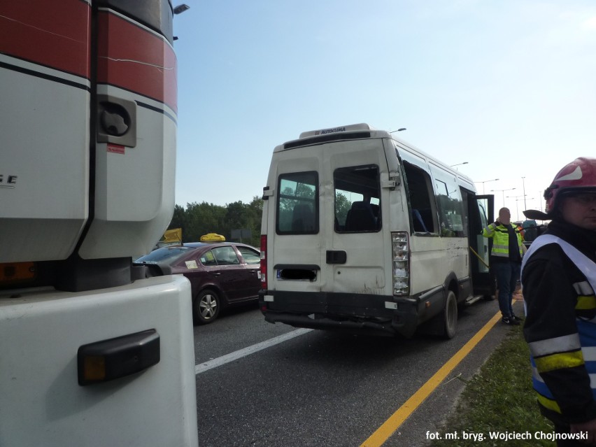 Wypadek na autostradzie A4: Bus zderzył się ciężarówką ZDJĘCIA