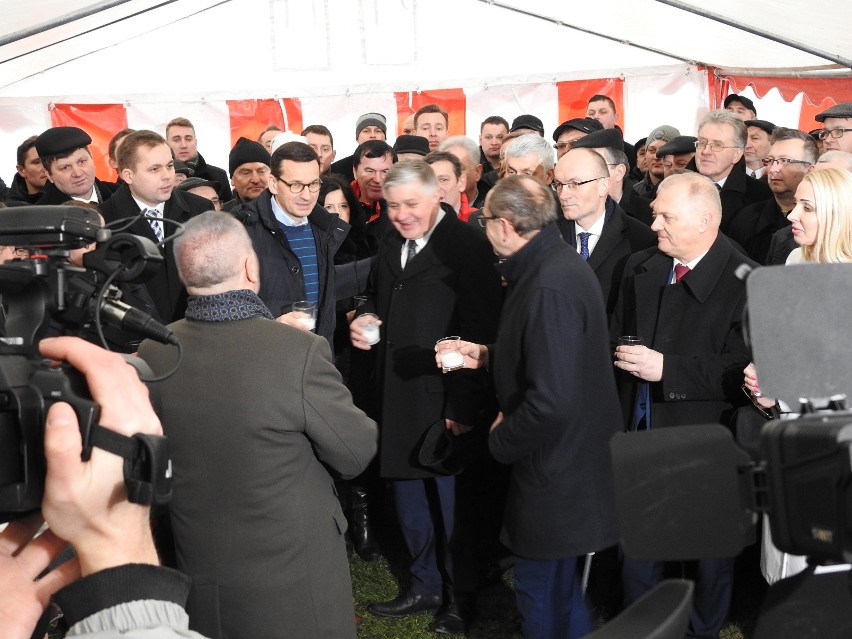 Premier Mateusz Morawiecki z wizytą w Podlaskiem. Odwiedził...