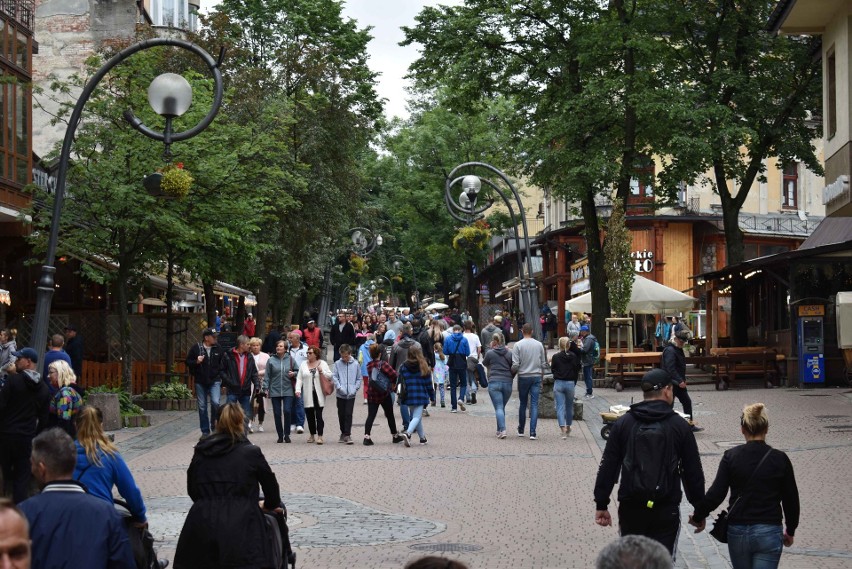 Zakopane. Słabe wakacje? Zobaczcie te tłumy na Krupówkach [15.07.2020]