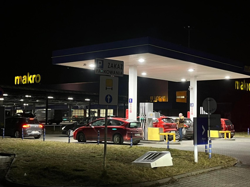 Na stacjach benzynowych w całej Polsce tworzą się wielkie...