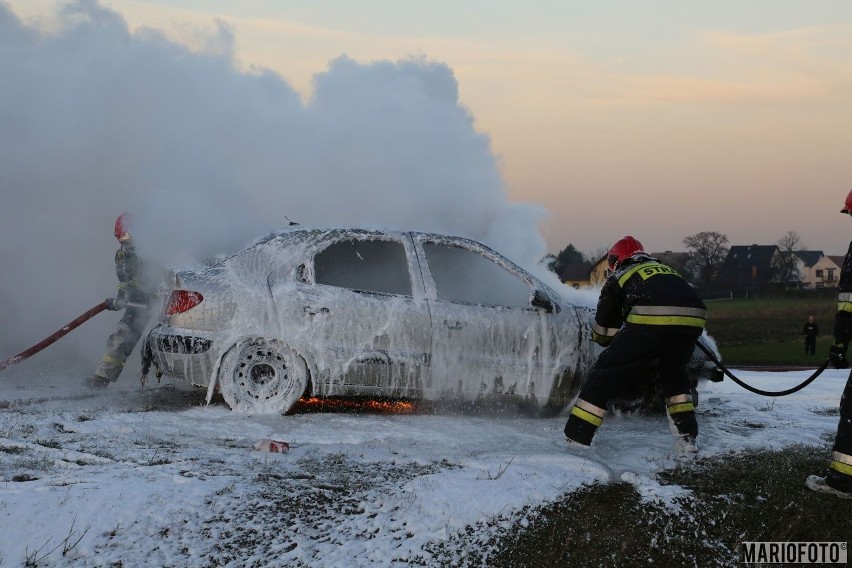 Samochód spłonął na obwodnicy Opola