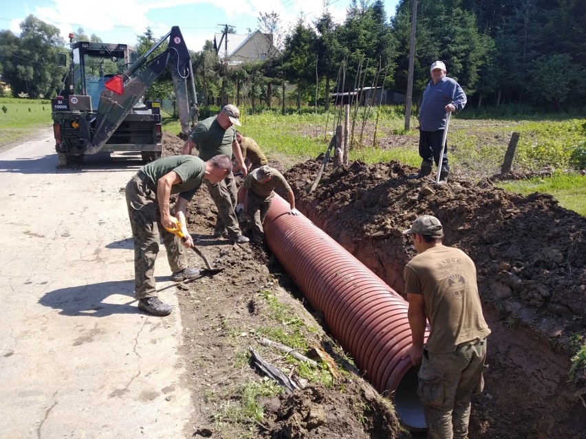 Saperzy z Niska pomagają w usuwaniu skutków gwałtownych...