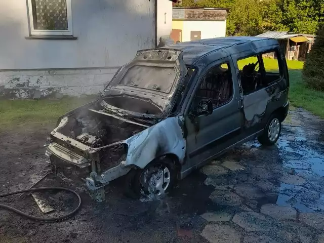 W Połczynie-Zdroju doszło do dwóch pożarów samochodów osobowych.