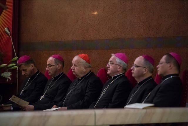 Biskupi KEP przepraszają w stanowisku ofiary wykorzystywania seksualnego przez polskich duchownych.