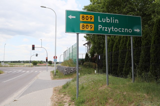 Piotr Rzetelski po raz kolejny apeluje do władz regionu o remont drogi wojewódzkiej nr 809. Jego zdaniem trasa jest fatalną wizytówką województwa lubelskiego. Marszałek Jarosław Stawiarski zapowiada doraźną naprawę.