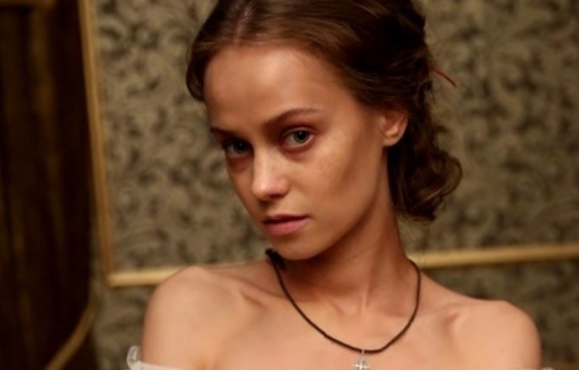 "Zniewolona" odcinek 42. Olga Płatonowa zazdrosna o Katię! Wyda ją Grigorijowi, aby być z Żadanem? [STRESZCZENIE ODCINKA]