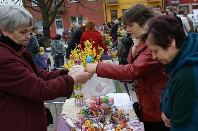 Dużym zainteresowaniem cieszyły się wiosenne stroiki i kompozycje. 