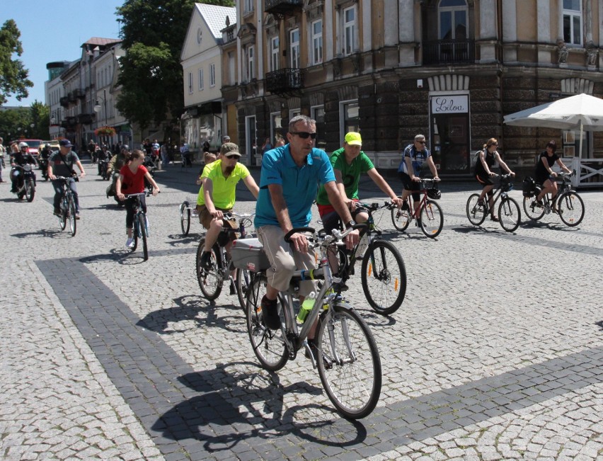 Radomskie Towarzystwo Retrocyklistów zorganizowało Festyn Retro Rowerowy w Radomiu