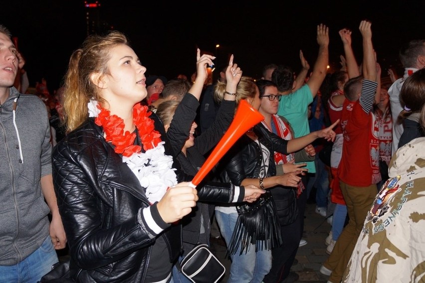 Polacy mistrzami świata! Tak po meczu bawią się Katowice. Kibice i fajerwerki [ZDJĘCIA, WIDEO]