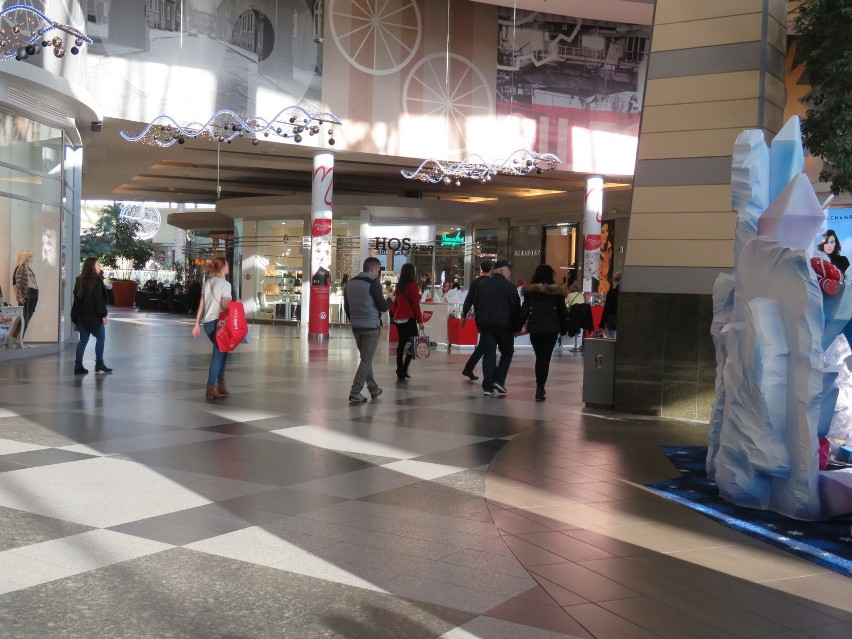 Katowice: Szał zakupów w Wigilię. Galerie handlowe w centrum są oblegane [ZDJĘCIA]