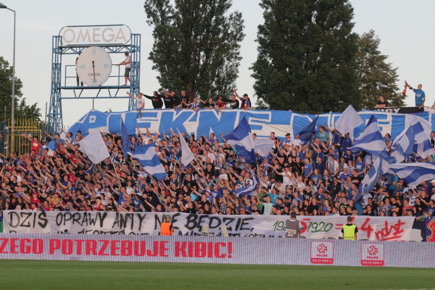 Ruch Chorzów - GKS Katowice 1:0. Tak cieszyli się kibice i piłkarze Niebieskich ZDJĘCIA