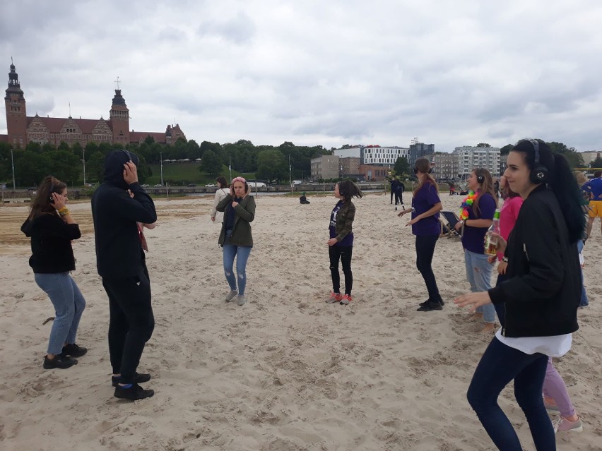 Juwenalia 2019 w Szczecinie. Studenci na plaży na Wyspie Grodzkiej [WIDEO, ZDJĘCIA]