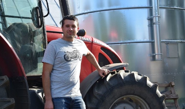 Tomasz Kownacki dzięki funduszom unijnym zakupił nowoczesne maszyny rolnicze i rozwinął swoje gospodarstwo.