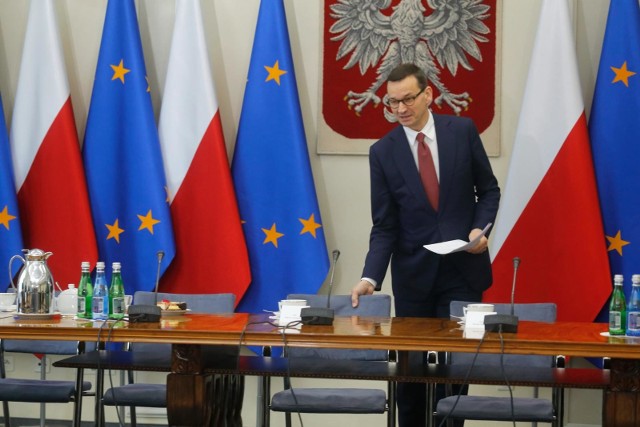 Premier Morawiecki ogłosił stan epidemii w Polsce. Co to jest i co oznacza?
