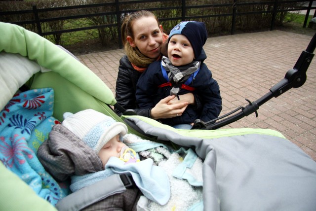 Na dofinansowanie z rządowego programu liczy pani Maria, mama Alana (3 lata) i Wiktora (10 miesięcy)