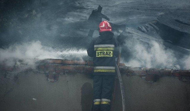 Trwa akcja gaśnicza pożaru domu w Steklinku pod Toruniem. Nikt nie ucierpiał.