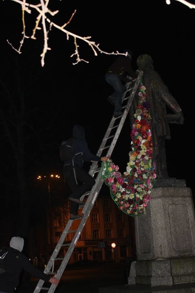 Nocą zakwitł SienkiewiczNocą zakwitł Sienkiewicz