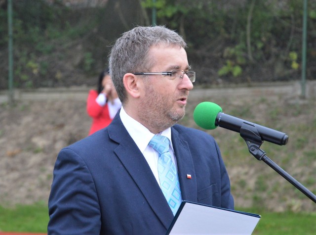 Jednym z nagrodzonych przez starostę jest Wojciech Pengiel dyrektor Specjalnego Ośrodka Szkolno – Wychowawczego w Zagorzycach