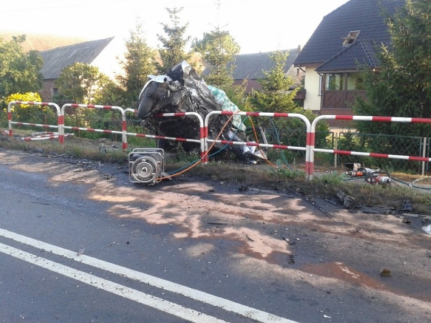 Wypadek w Uścikowie: Pod Obornikami zginęły dwie osoby